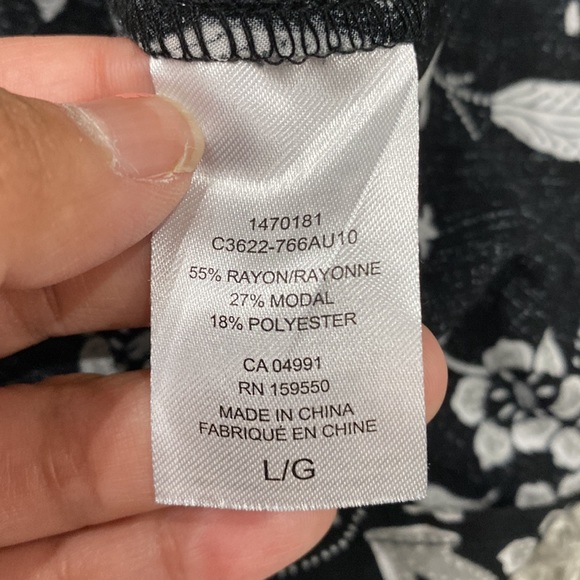 Dahlia Floral Flowy Top - Picture 3 of 6